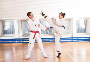 TAEKWONDO OHEISLAJINA JALKAPALLO/KORIPALLO